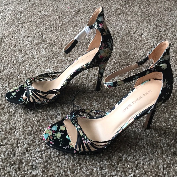 NWT Floral strappy heels, Sz 6.5. - Picture 5 of 7
